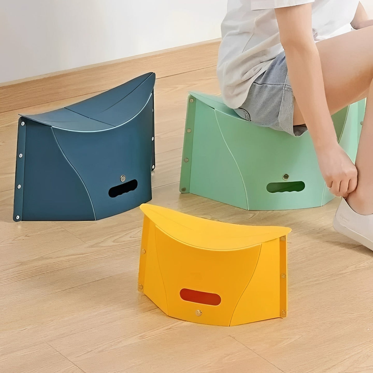 Portable Folding Step Stool with Built In Carry Handle